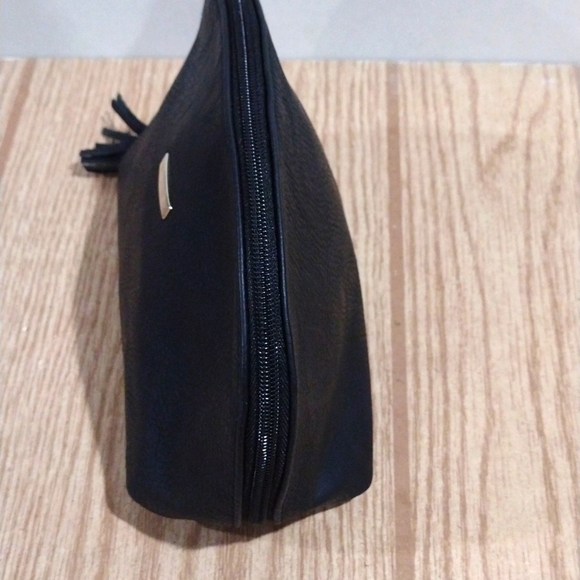 NWOT Women's Black Faux Leather Cosmetic Zipper Bag, Pouch 9 x 6 Inches - Picture 2 of 7